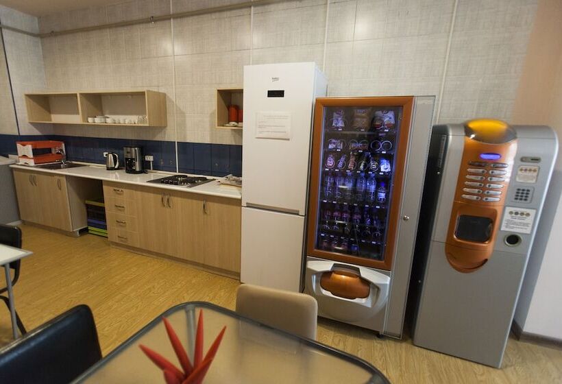 호텔 Holiday Hostel