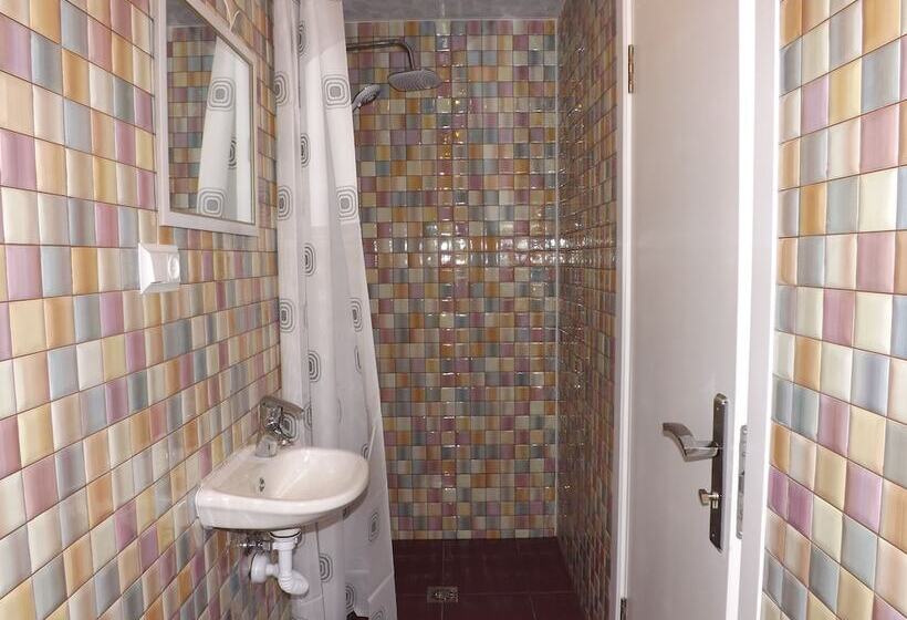 호텔 Holiday Hostel