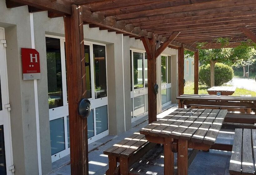 Отель Ibis Budget Saint Cyr Sur Mer La Ciotat