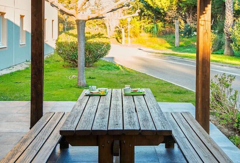 Отель Ibis Budget Saint Cyr Sur Mer La Ciotat