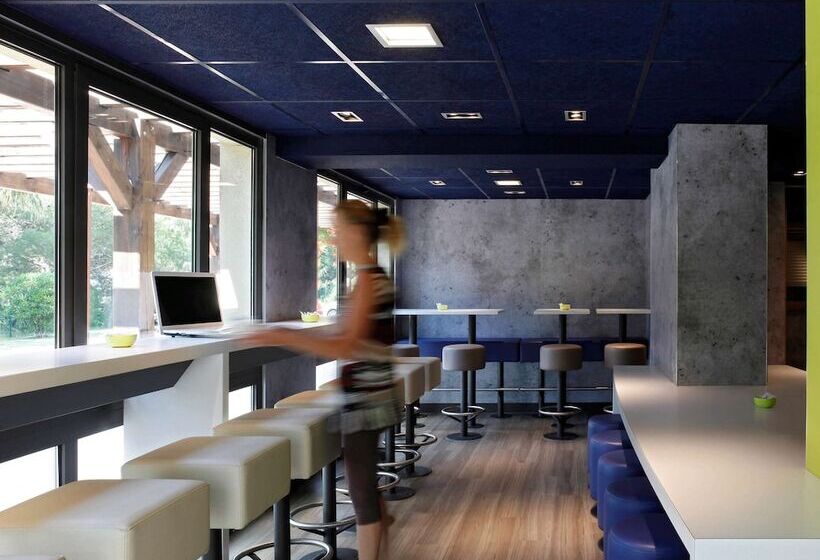 Отель Ibis Budget Saint Cyr Sur Mer La Ciotat