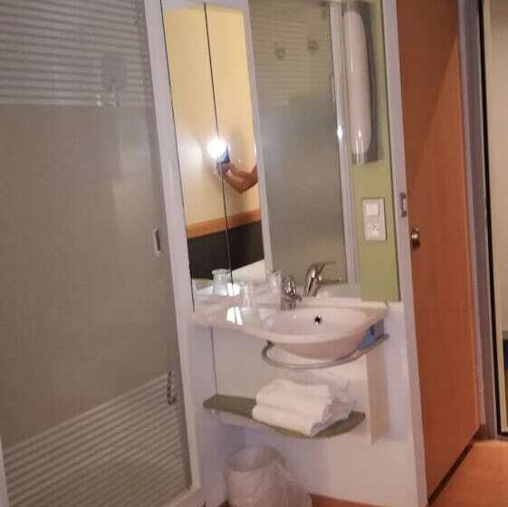 Отель Ibis Budget Saint Cyr Sur Mer La Ciotat