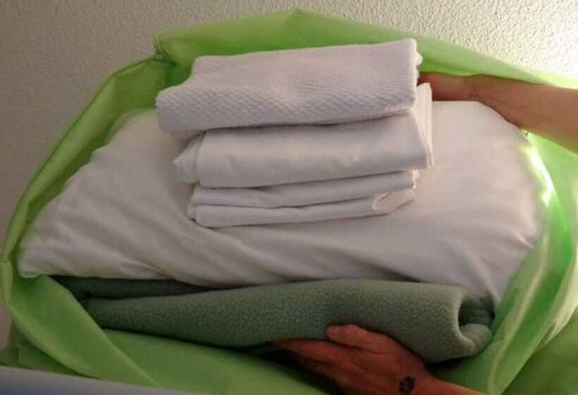 Отель Ibis Budget Saint Cyr Sur Mer La Ciotat