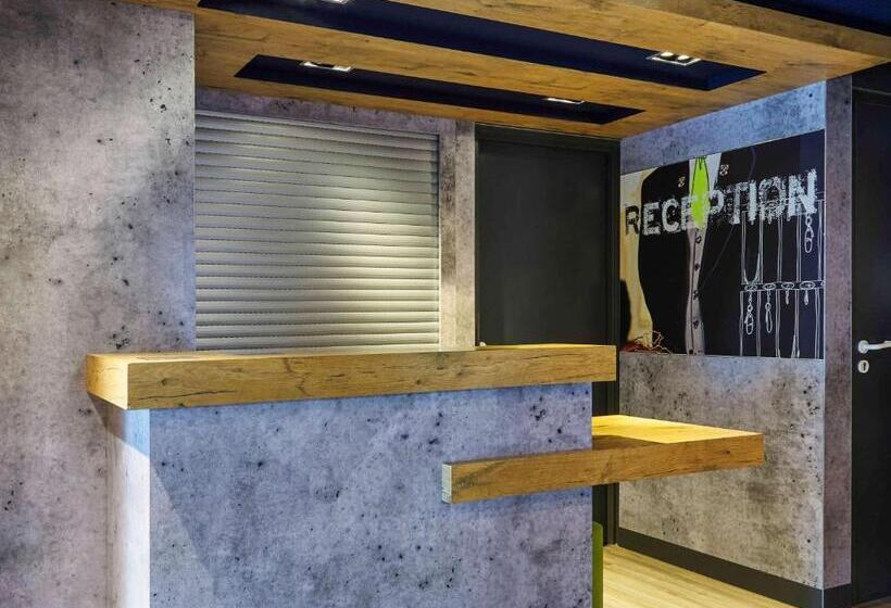 Отель Ibis Budget Saint Cyr Sur Mer La Ciotat