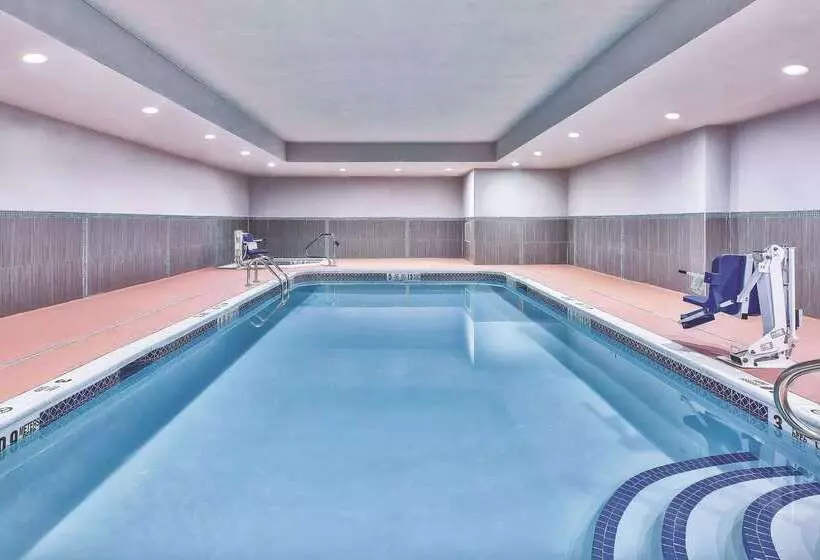 Hotelli La Quinta By Wyndham Niagara Falls