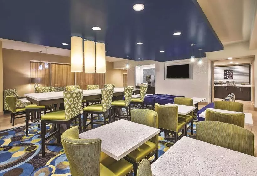Hotelli La Quinta By Wyndham Niagara Falls