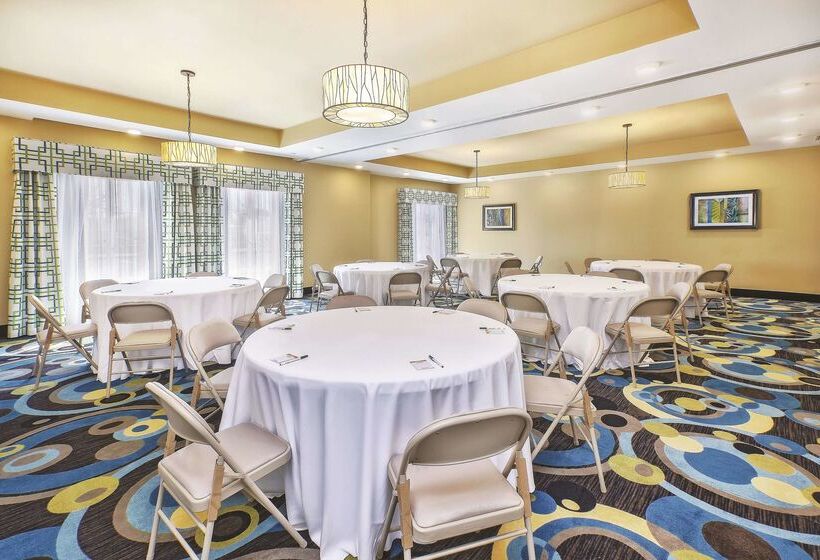 فندق La Quinta By Wyndham Niagara Falls