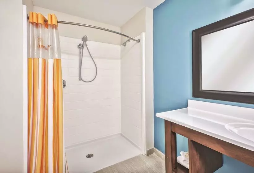 Hotelli La Quinta By Wyndham Niagara Falls