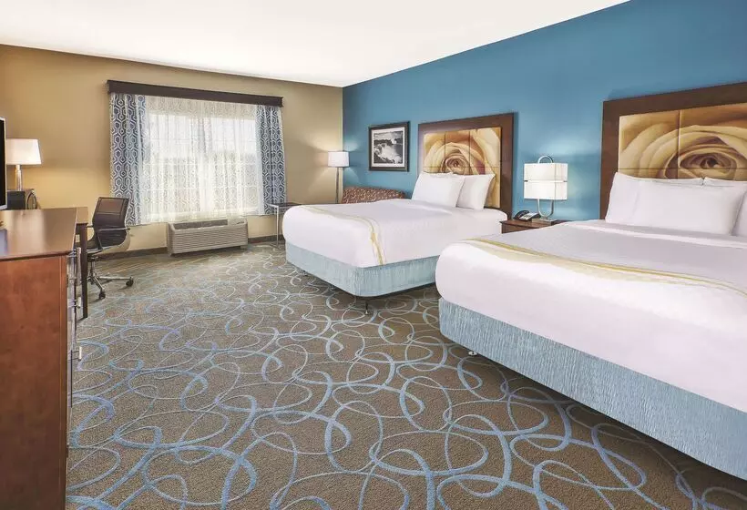 Hotelli La Quinta By Wyndham Niagara Falls