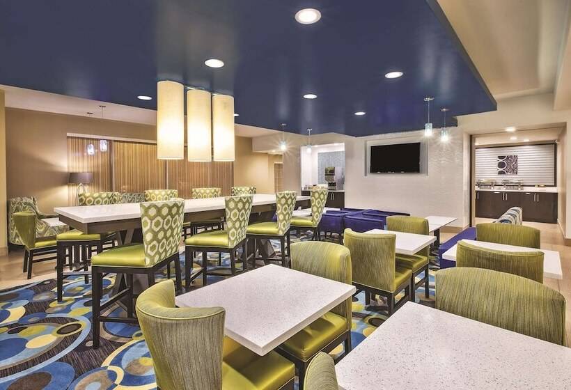 فندق La Quinta By Wyndham Niagara Falls