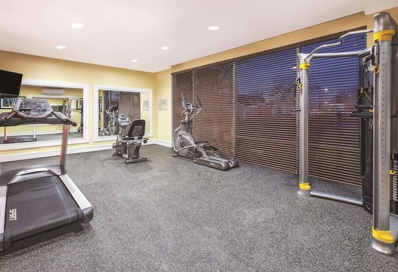 فندق La Quinta By Wyndham Niagara Falls