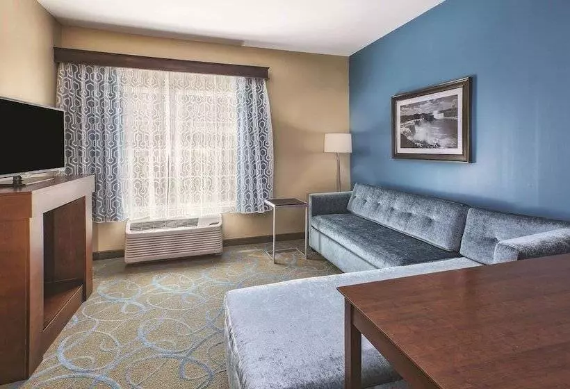 Hotelli La Quinta By Wyndham Niagara Falls