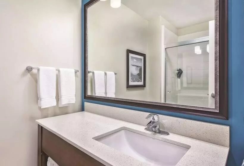 Hotelli La Quinta By Wyndham Niagara Falls