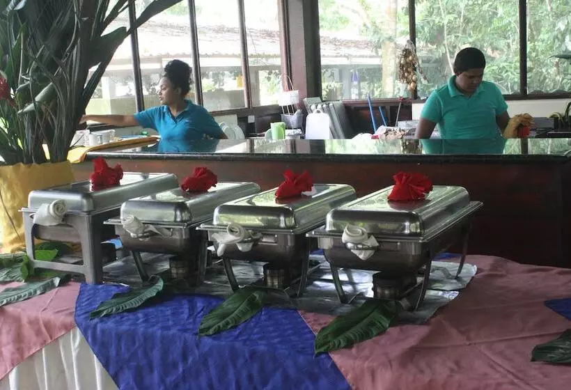 هتل Rana Roja Lodge