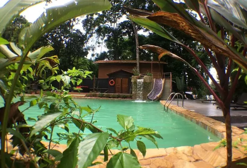 هتل Rana Roja Lodge