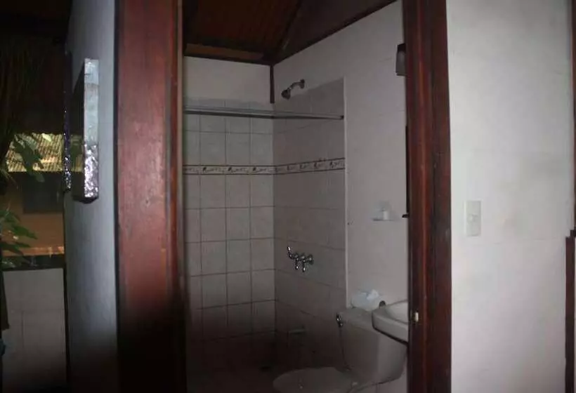 هتل Rana Roja Lodge