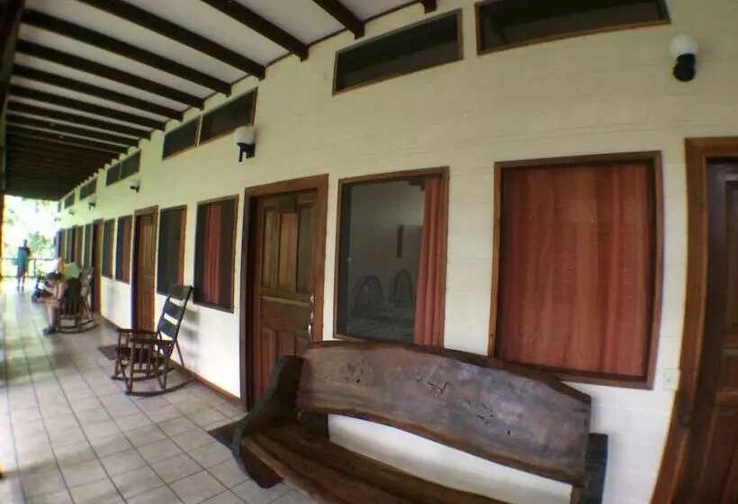 هتل Rana Roja Lodge