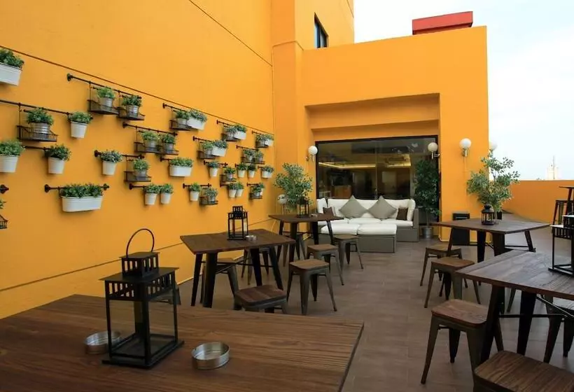 هتل Yellow Bee Tangerang