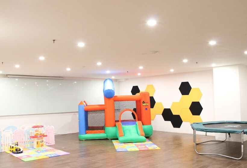 فندق Yellow Bee Tangerang