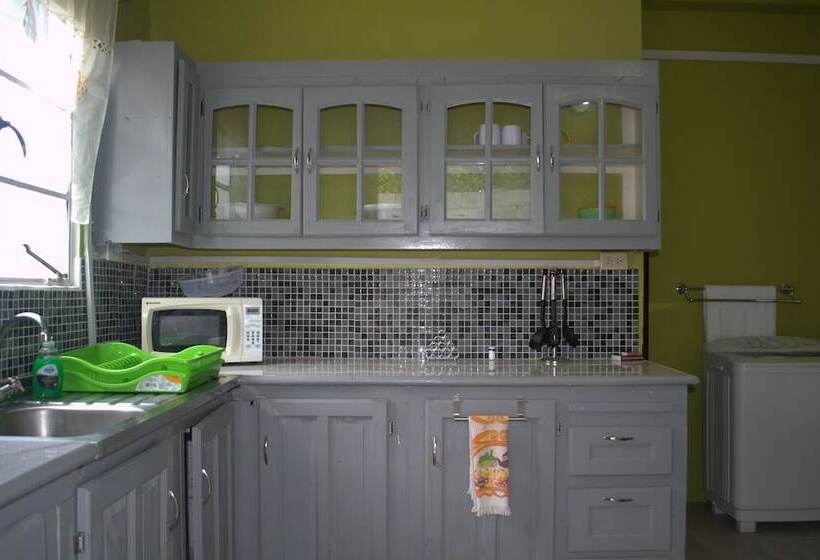 پانسیون Port Lodge