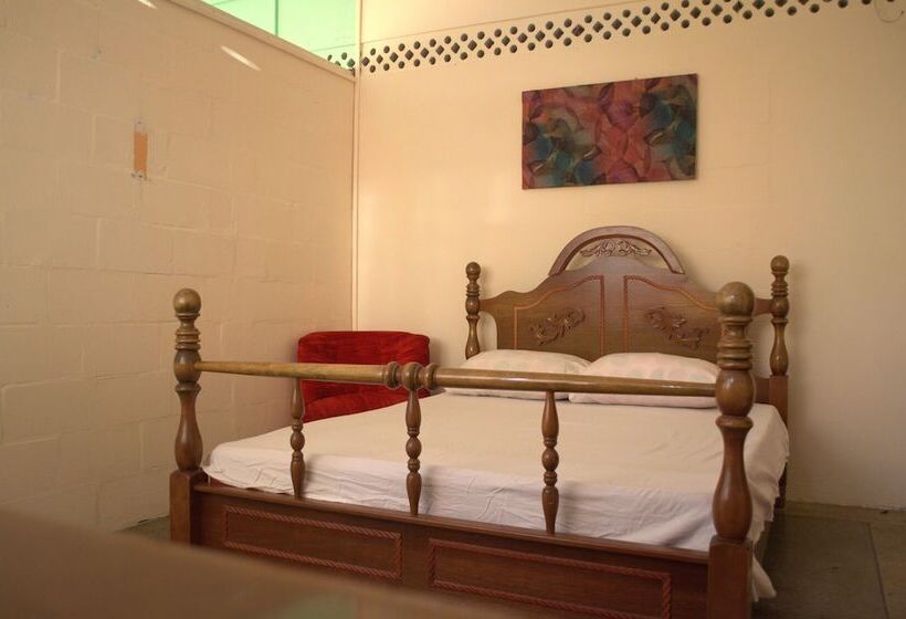 پانسیون Port Lodge