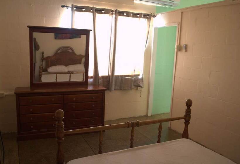 پانسیون Port Lodge