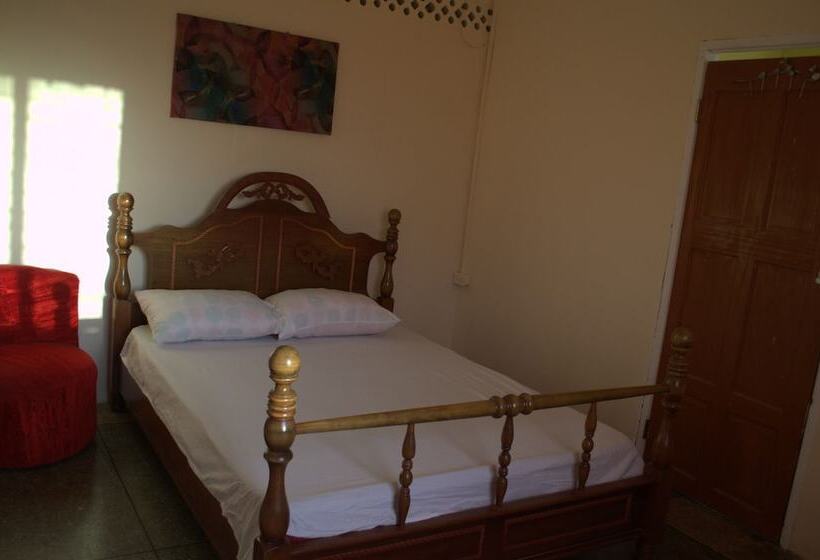 پانسیون Port Lodge