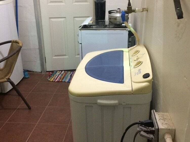 پانسیون Port Lodge