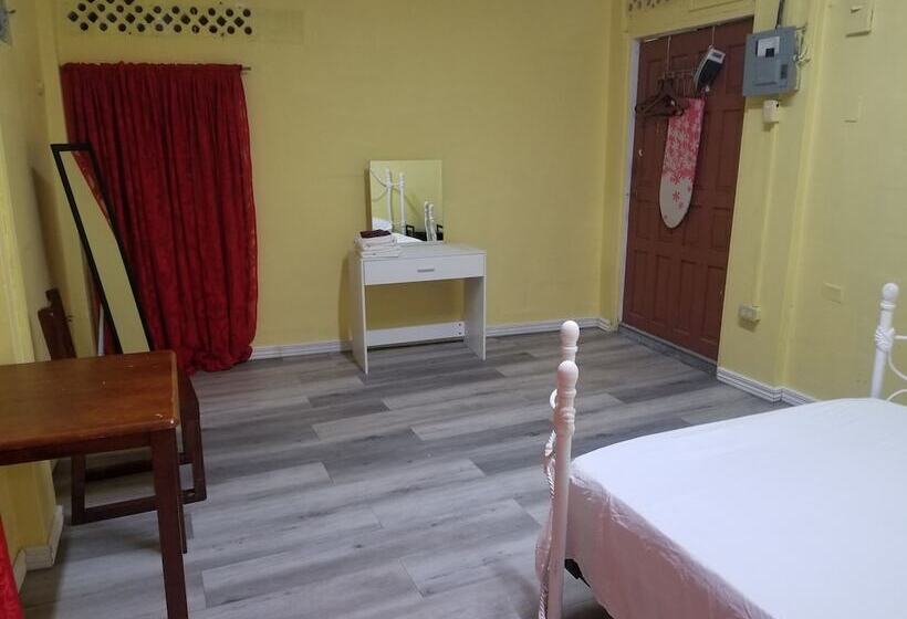 پانسیون Port Lodge