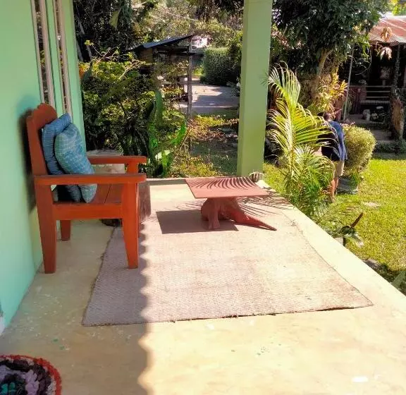 پانسیون Rainbow House Pai