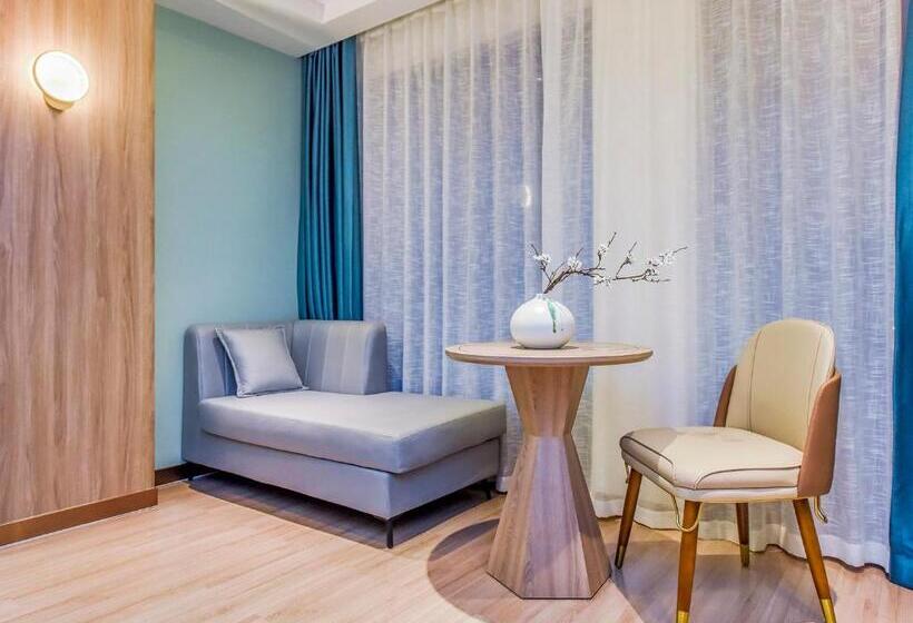 Oasis Hotel, Changsha Auto West Station Business School