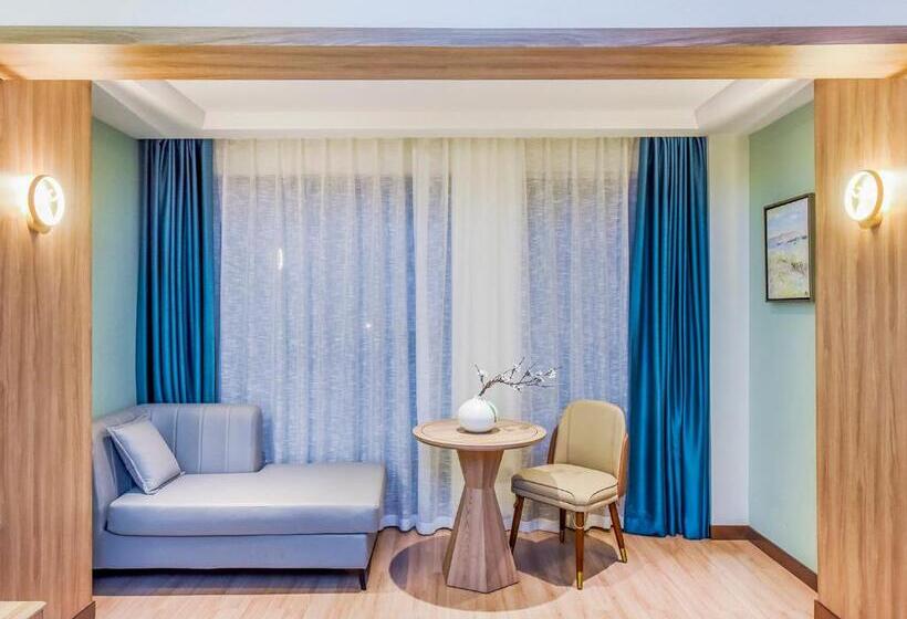 Oasis Hotel, Changsha Auto West Station Business School