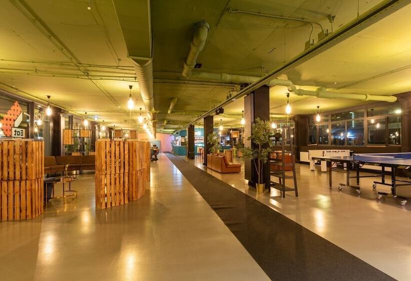 Urban Hotel The Golden Stork