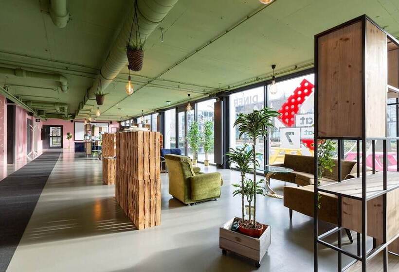 Urban Hotel The Golden Stork