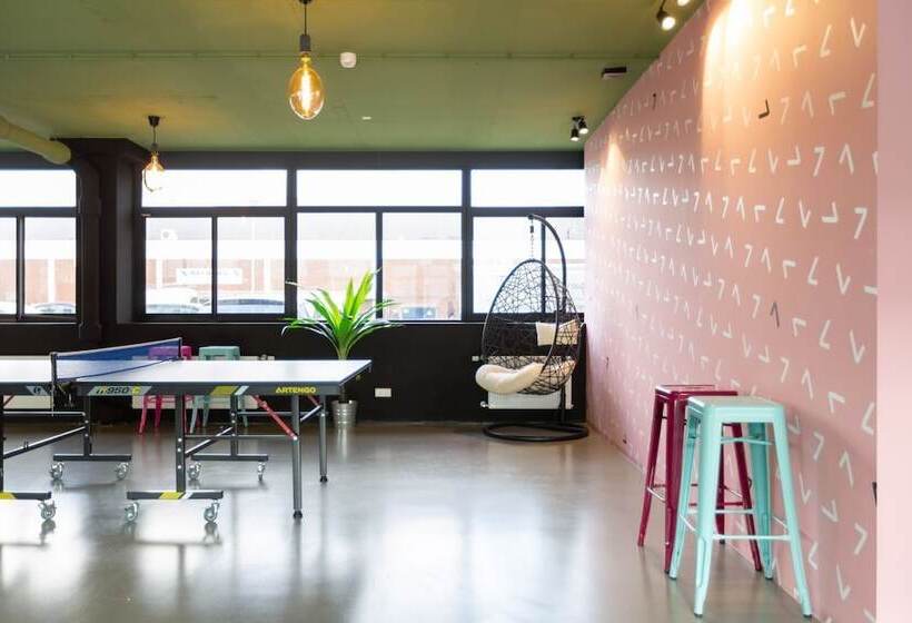 Urban Hotel The Golden Stork