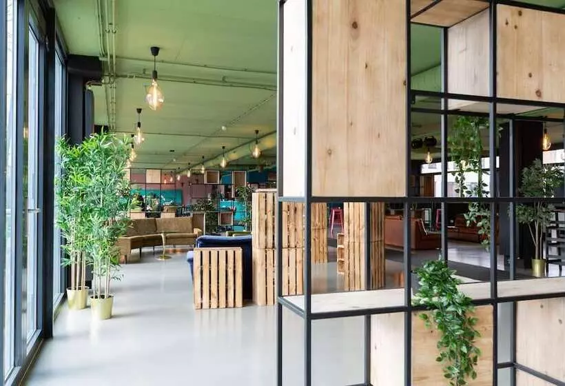 Urban Hotel The Golden Stork