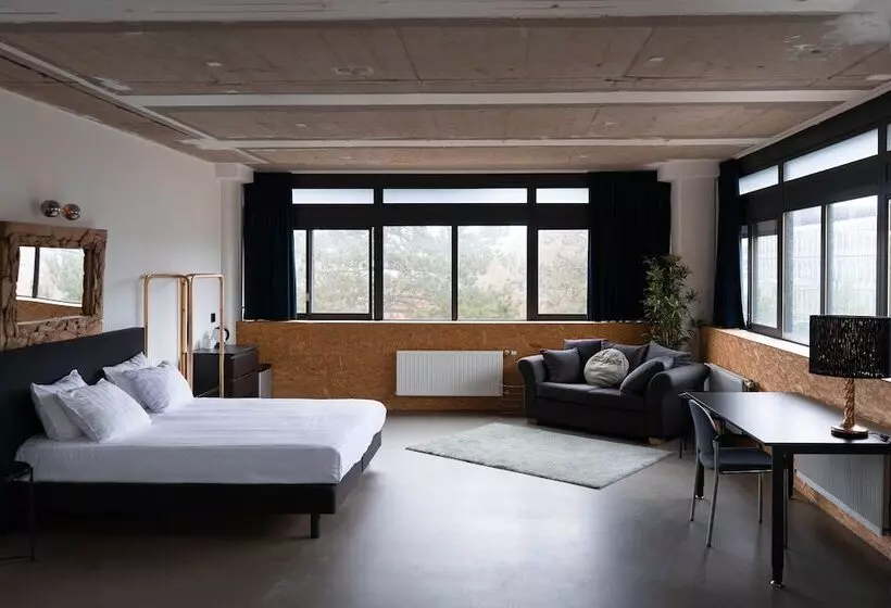 Urban Hotel The Golden Stork