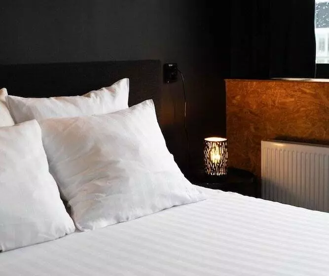 Urban Hotel The Golden Stork