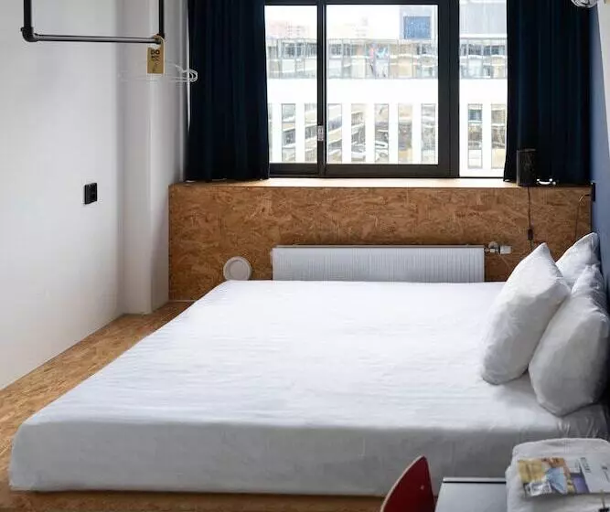 Urban Hotel The Golden Stork