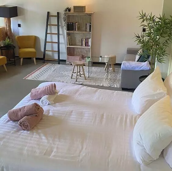 Urban Hotel The Golden Stork