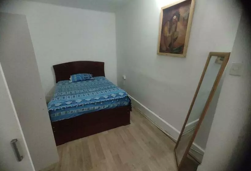 ユースホステル 717 Pizarro Guesthouse
