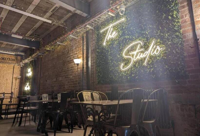 هاستل The Studio