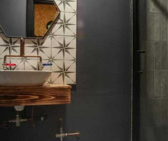 هاستل The Studio