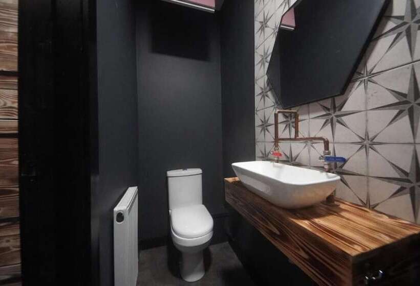 هاستل The Studio