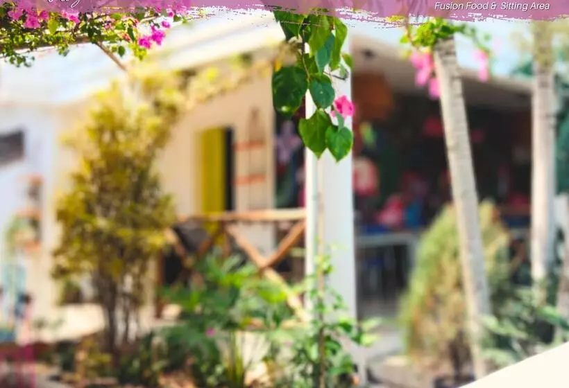 Hotelli Tribe Inn & Rooftop Lounge