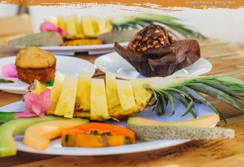 ホテル Tribe Inn & Rooftop Lounge