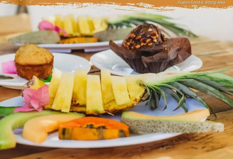 Hotelli Tribe Inn & Rooftop Lounge