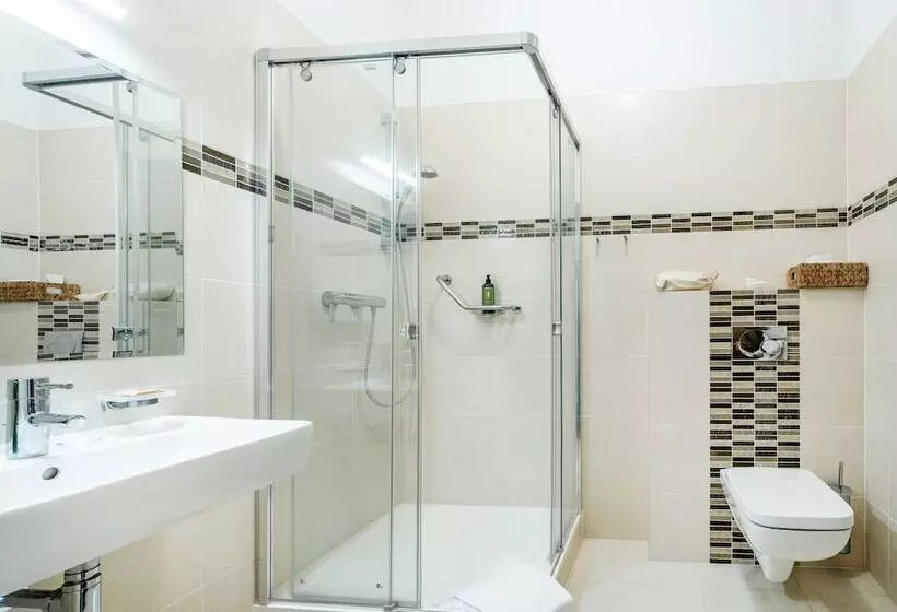 Hotelli Zámek Dobřenice