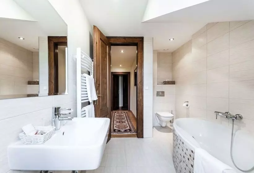 Hotelli Zámek Dobřenice