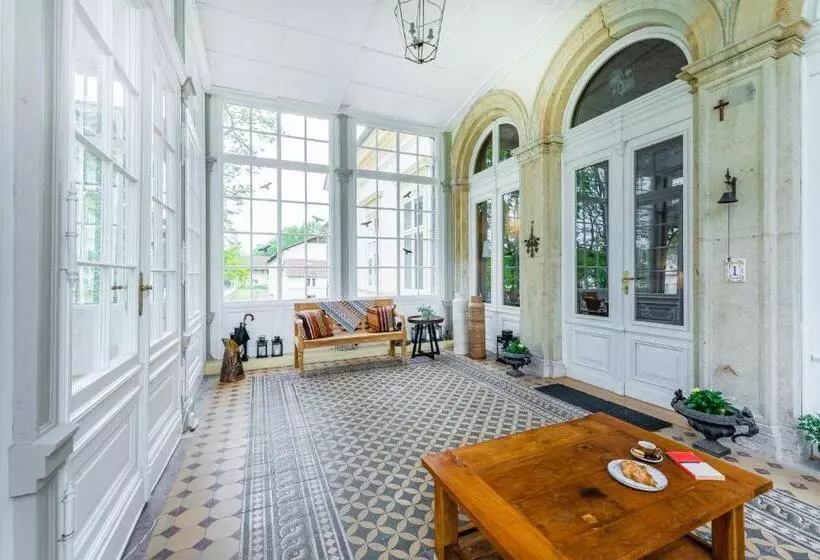 Hotelli Zámek Dobřenice